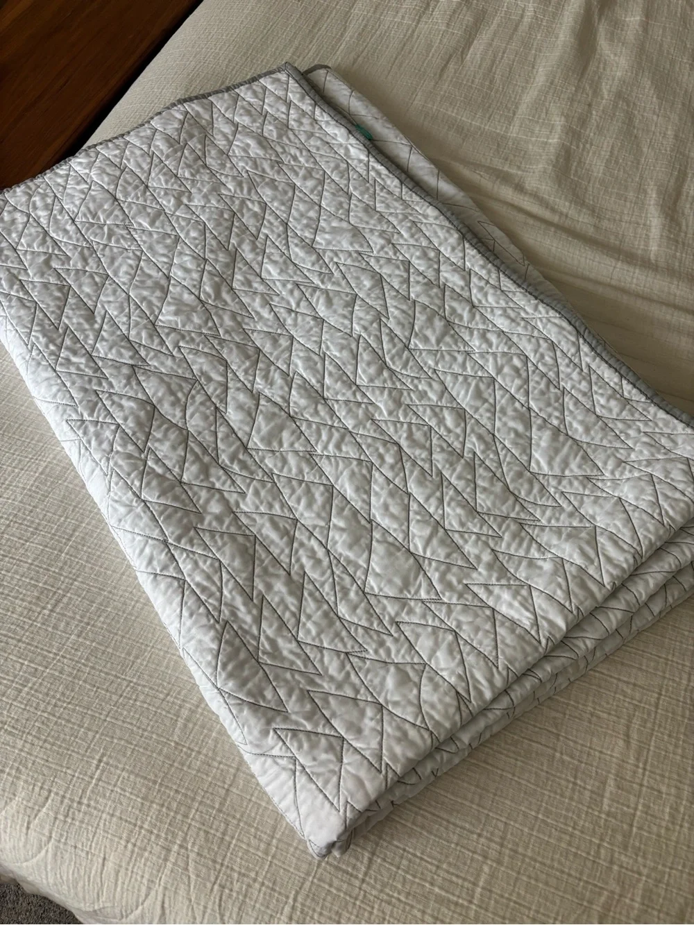 Twin White/Gray Quilt